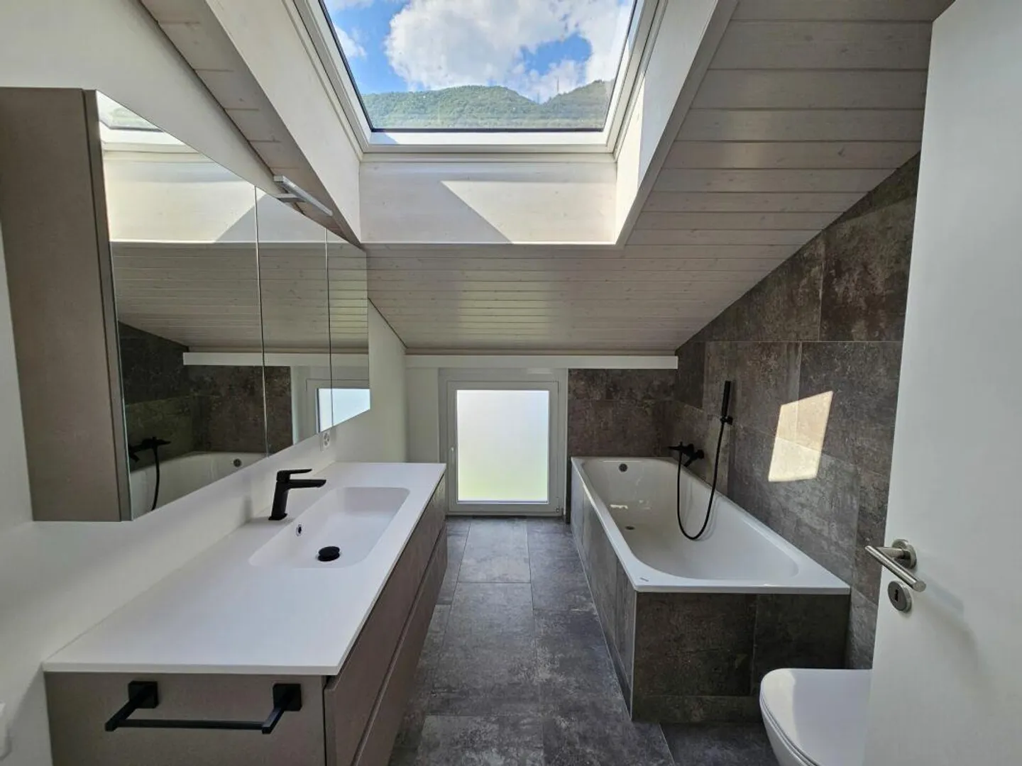 GORDOLA - Appartement sous les combles avec 3,5 pièces - Photo 6 sur 12