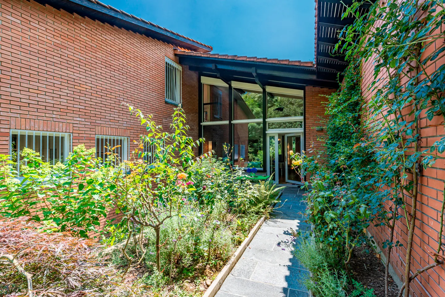 Villa d'auteur élégante dans un rare point d'énergie élevée. - Photo 16 sur 30