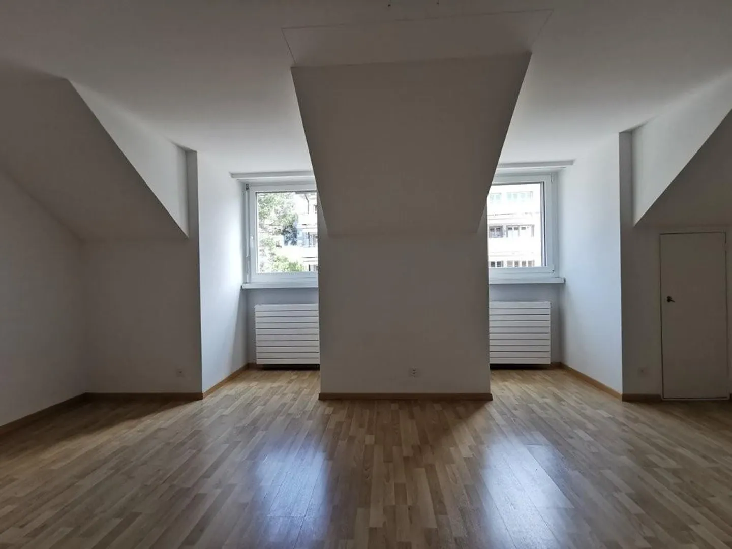Living experience on two floors - Photo 4 of 9