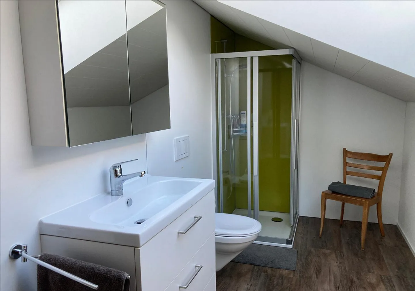 Appartement moderne sous les toits à louer à Schattdorf - Photo 7 sur 8