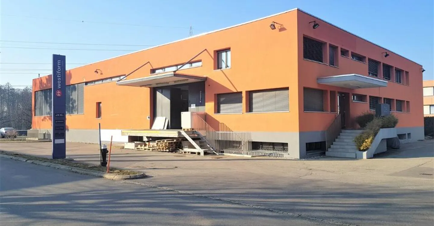 152 m² Lager im Untergeschoss - Lastenaufzug - 1. Monat Miete gratis - Foto 1 von 2