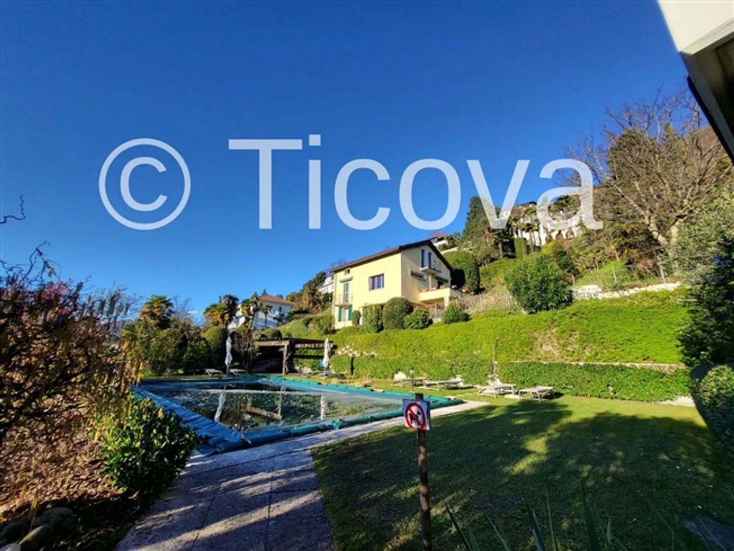 2.5 Rooms with Lake View and Swimming Pool. Private and Refined Context - Photo 1 of 8