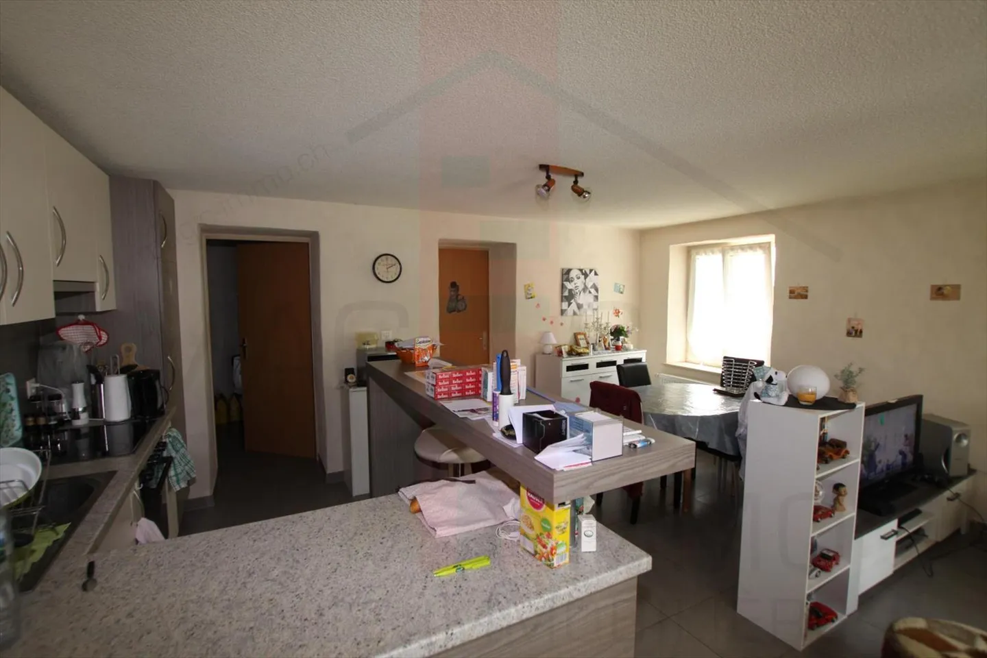 Mixed-use building for sale - Photo 7 of 13