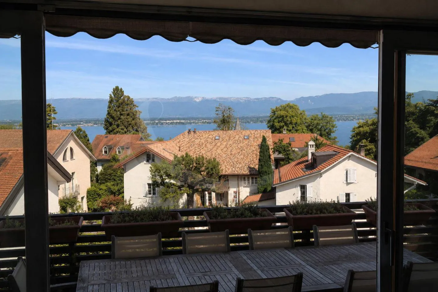 Anières village, A rare penthouse facing the Lake - Photo 1 of 13