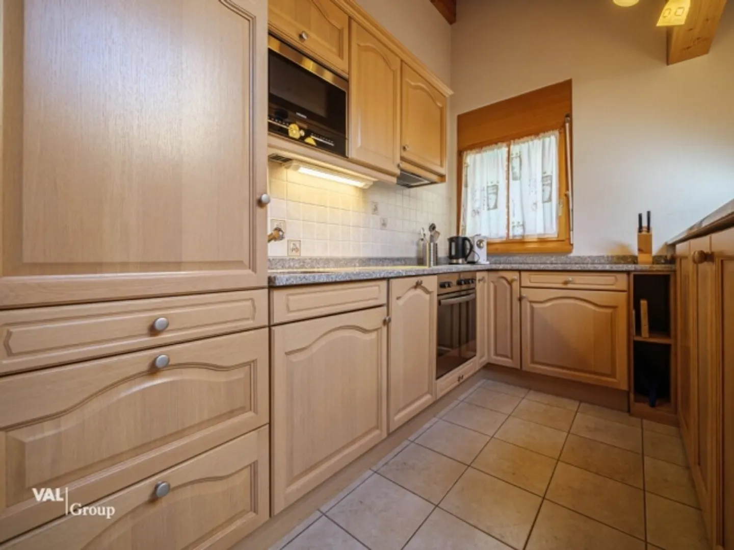 Attico unico con 1x appartamento di 3.5 stanze e 1x appartamento di 2.5 stanze - Foto 4 di 13