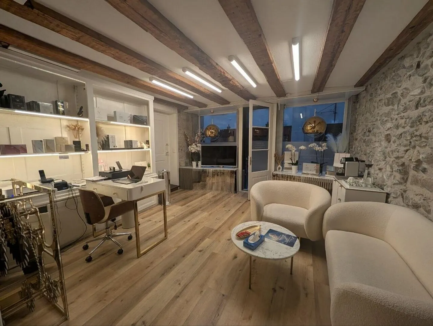 Nel cuore del Niederdorf - Salone consolidato o spazio per la tua idea - Foto 3 di 5