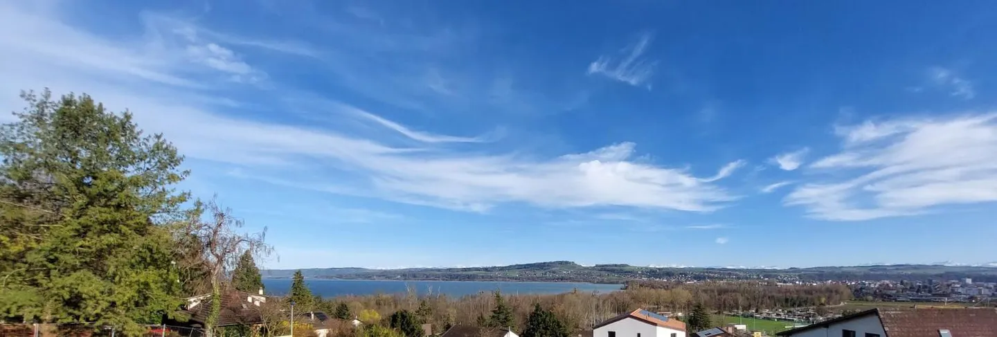 Beautiful apartment with stunning lake view - Photo 2 of 5