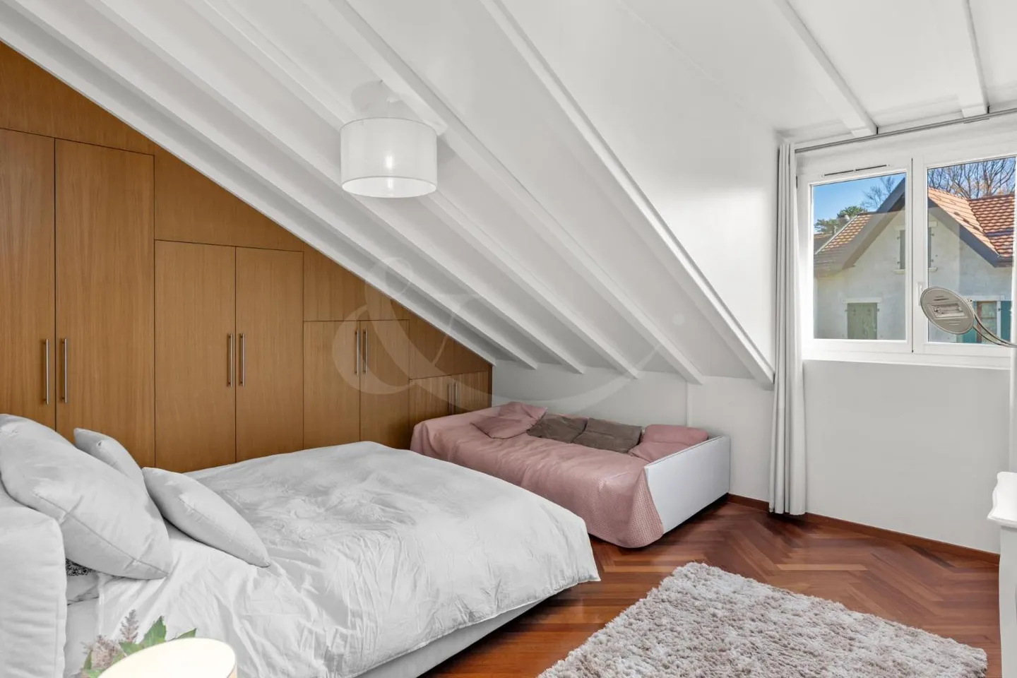 Anières village, A rare penthouse facing the Lake - Photo 11 of 13