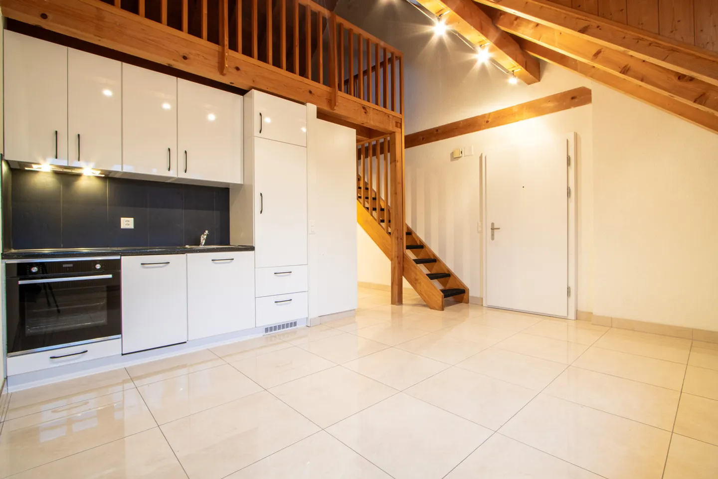 Gallery apartment in a central location - Photo 2 of 7