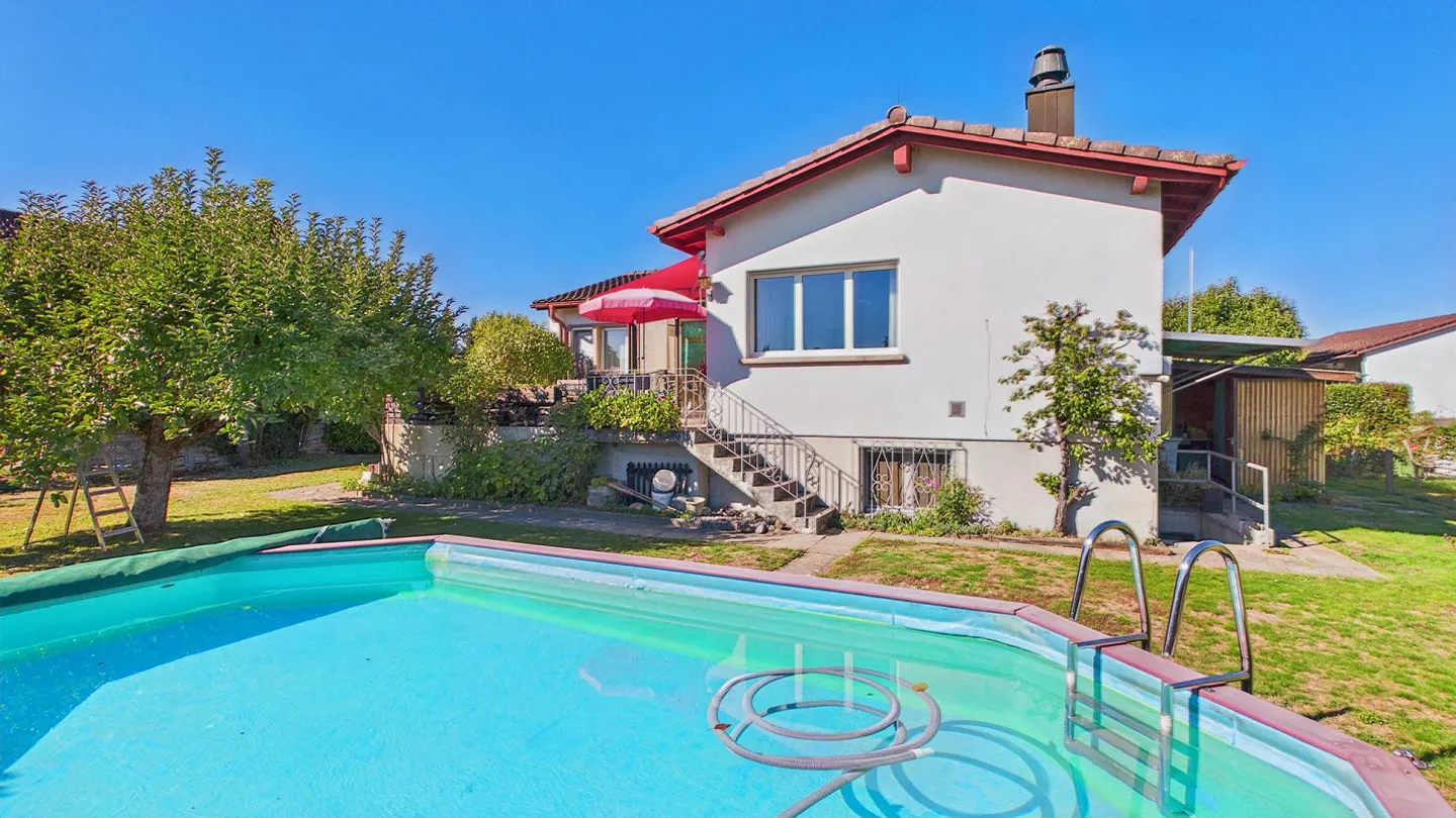 Charmantes Einfamilienhaus mit Garten - Foto 1 von 9