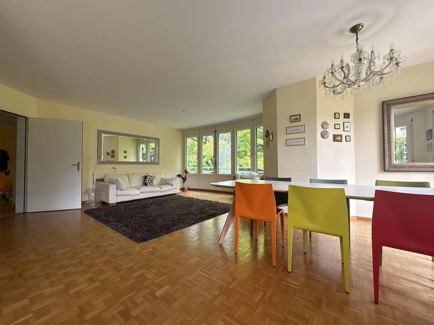 Living with tropical flair in Reussport - Photo 3 of 10