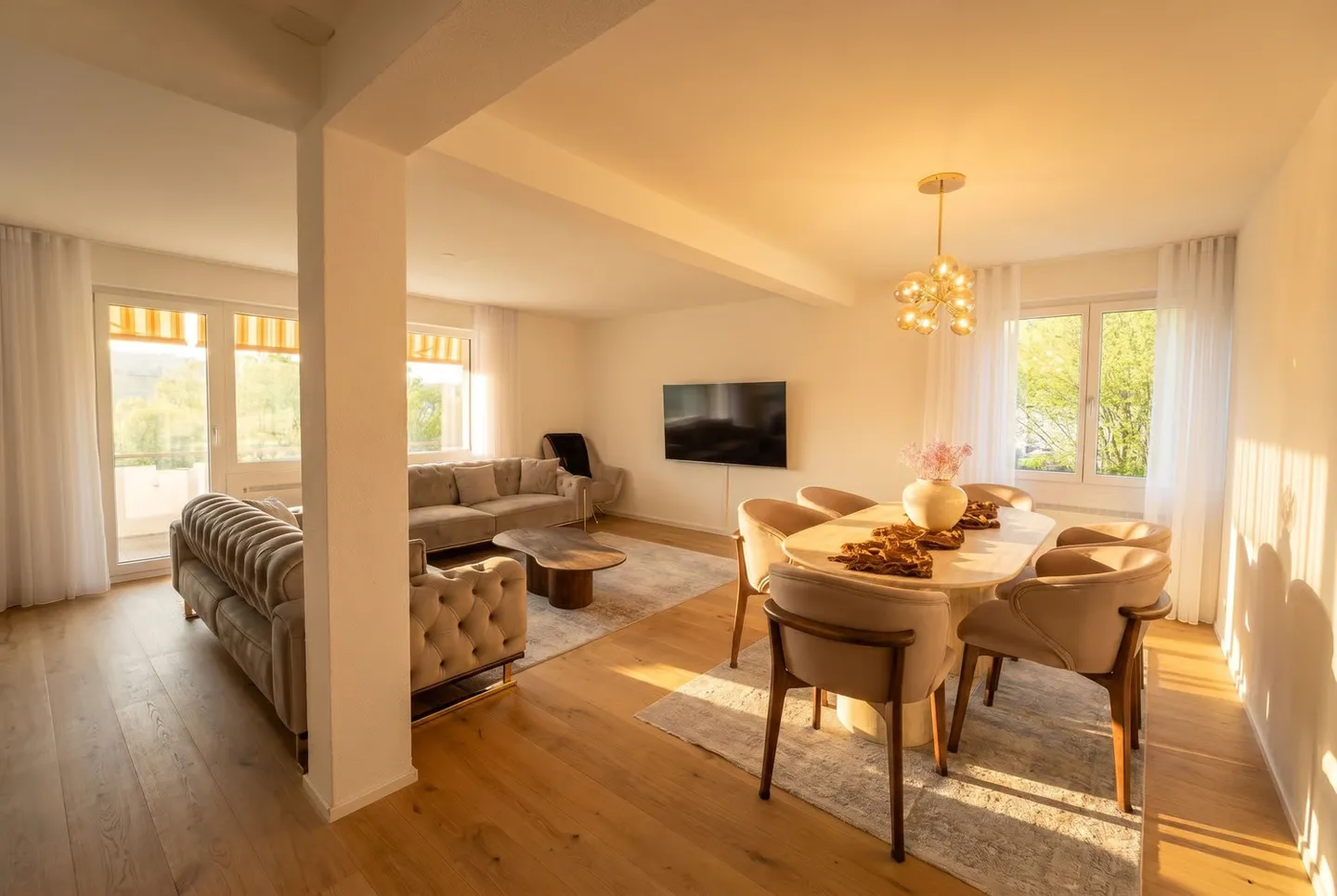 Top Modern and Renovated Apartment with Winter Garden Balcony - Photo 1 of 13