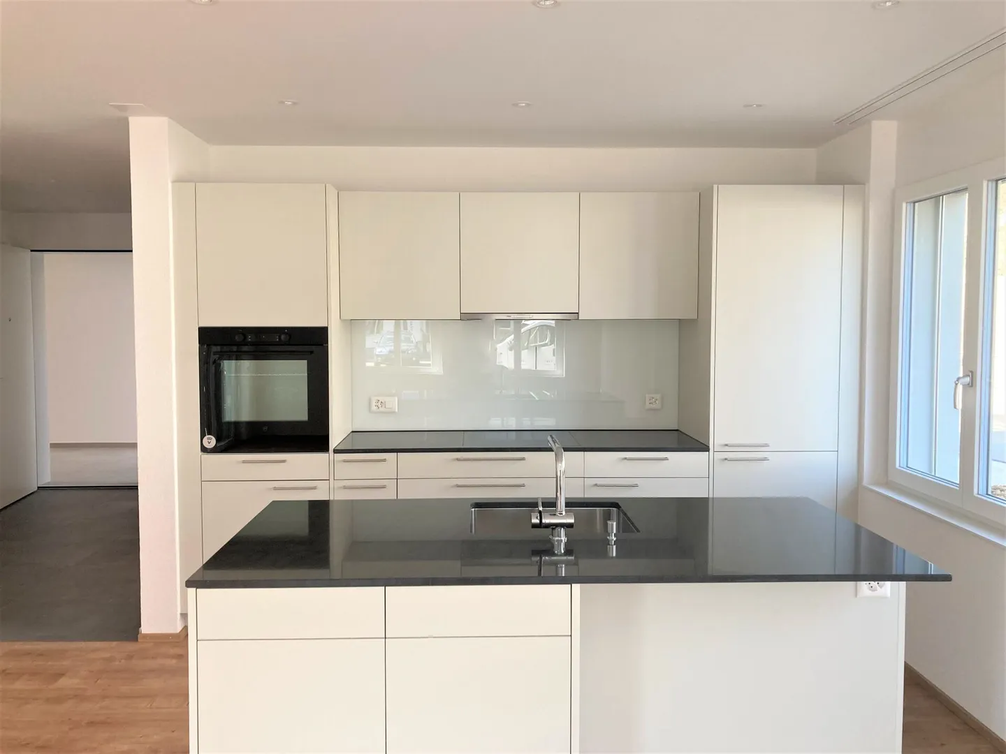 Newly built 2 1/2 room garden apartment with terrace for rent - Photo 1 of 5