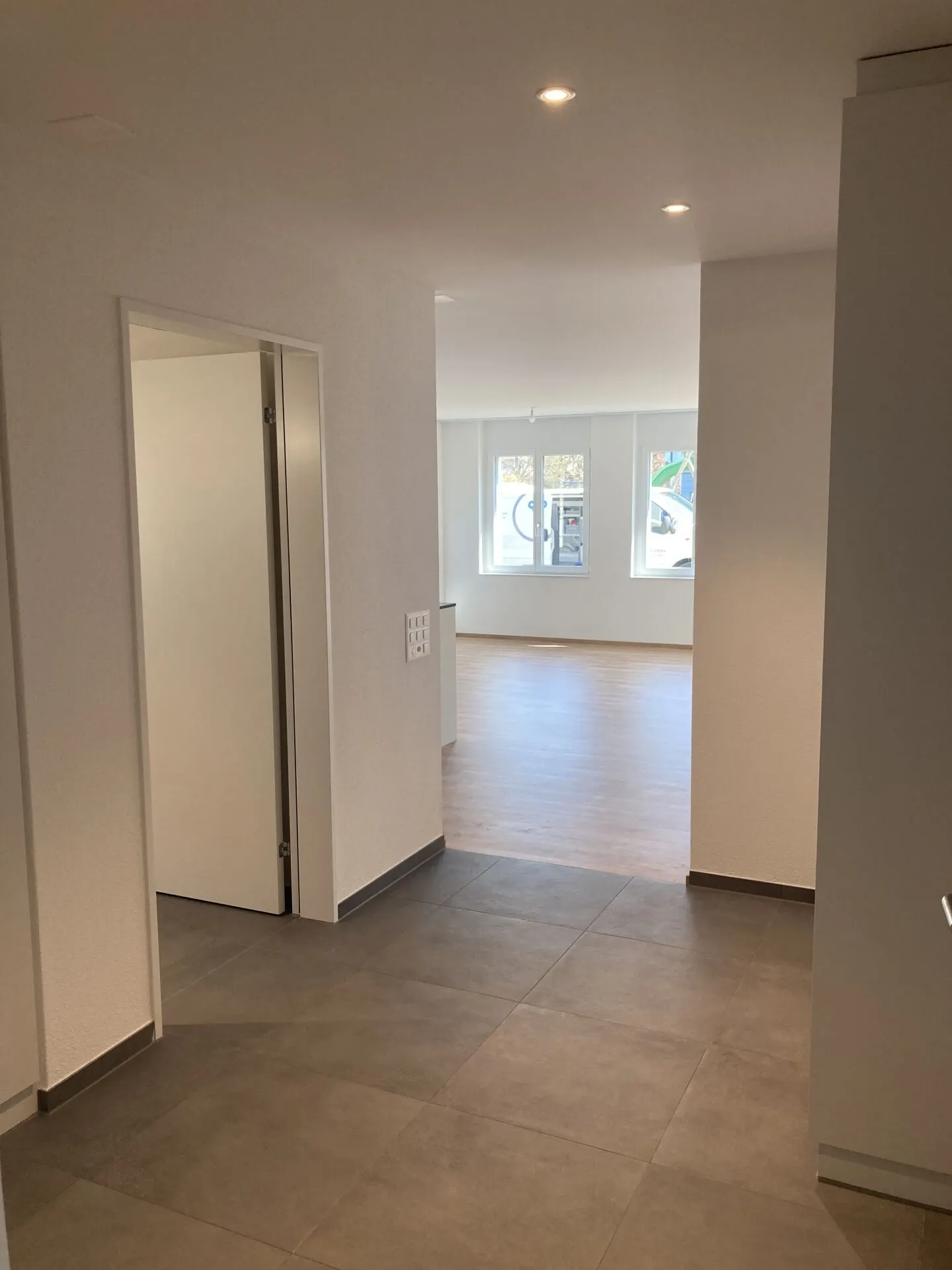 Newly built 2 1/2 room garden apartment with terrace for rent - Photo 4 of 5
