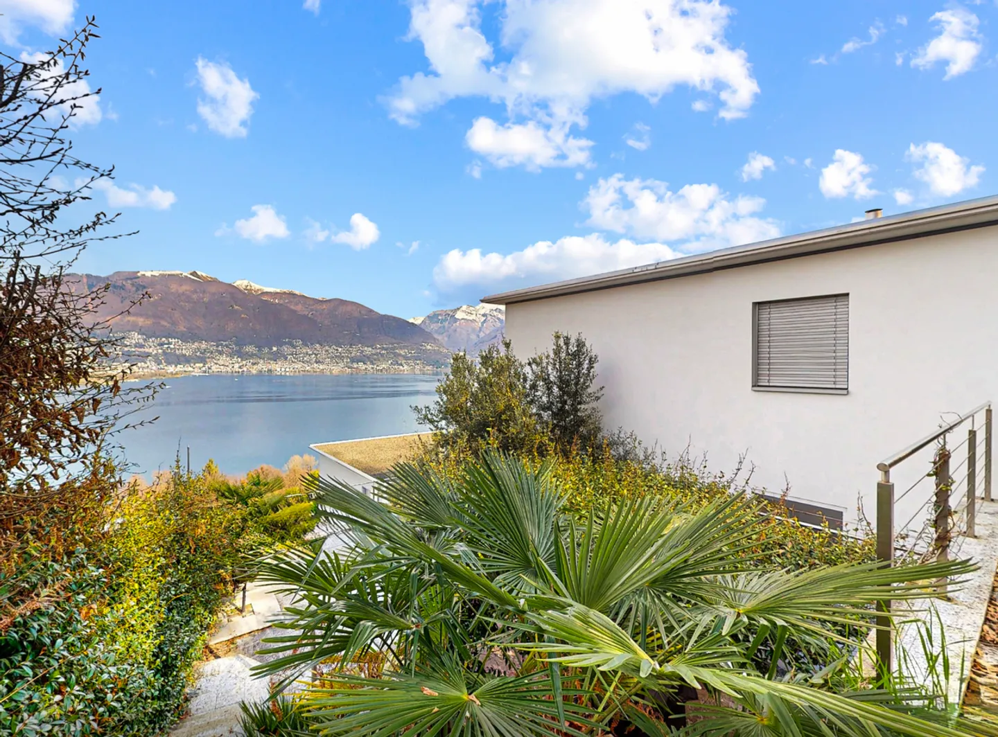 Elegantes Chalet mit Seesicht - Foto 1 von 22