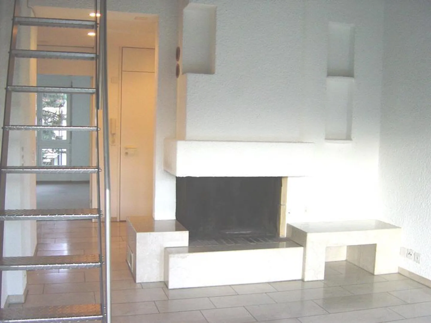Geräumige Wohnung mit Cheminée - Foto 2 von 7