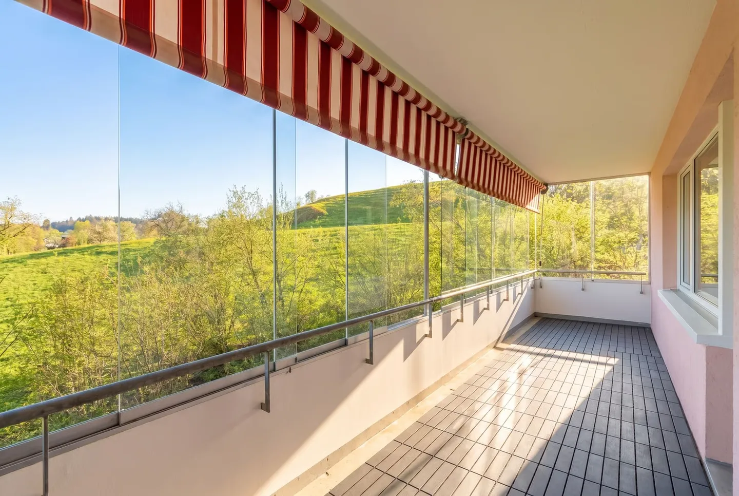 Top Modern and Renovated Apartment with Winter Garden Balcony - Photo 8 of 13