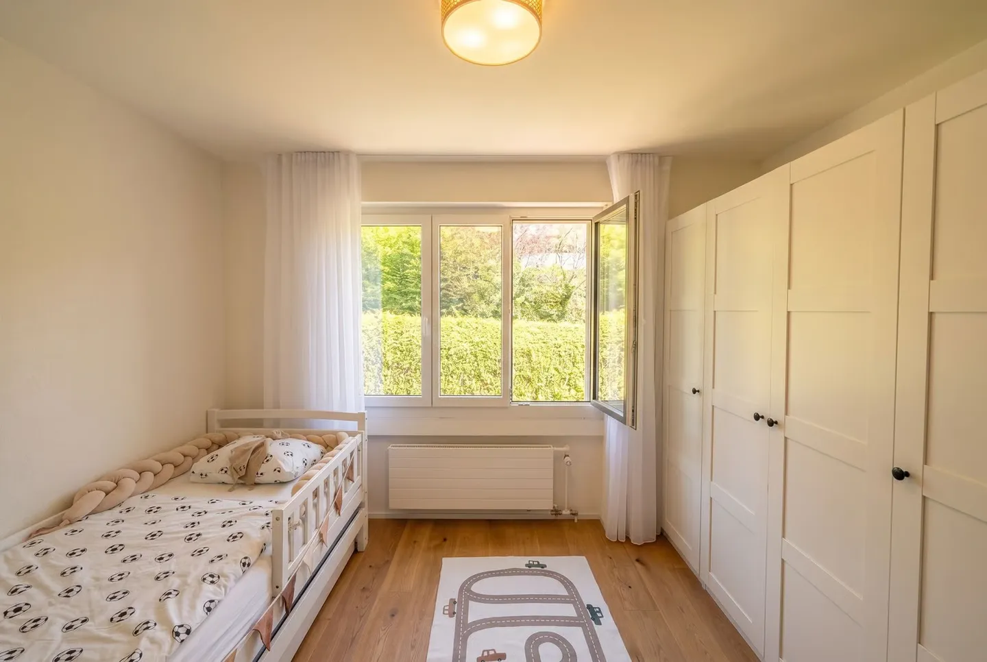 Top Modern and Renovated Apartment with Winter Garden Balcony - Photo 11 of 13
