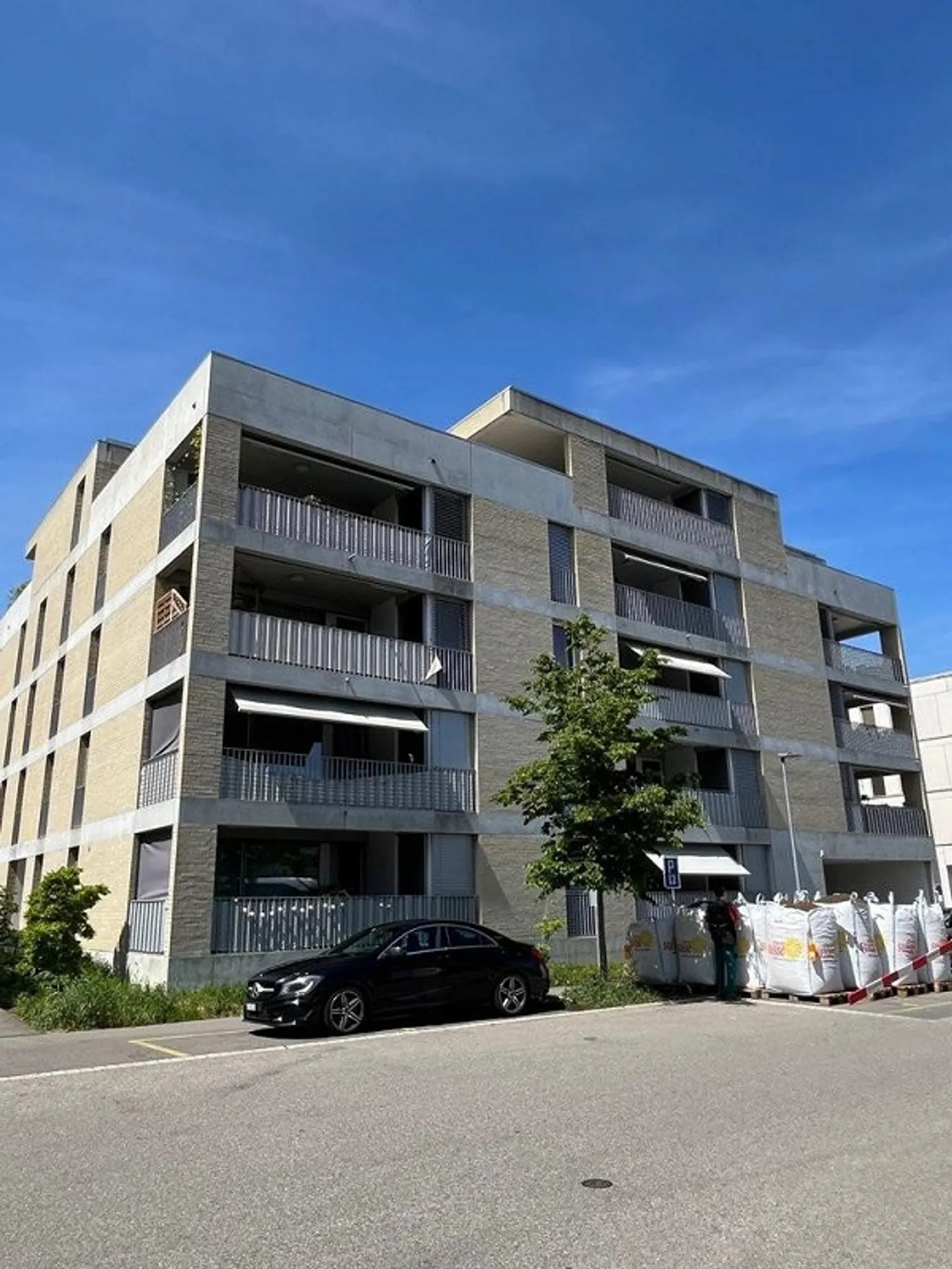 Appartamento moderno di 3,5 locali a Suhr - Foto 1 di 7