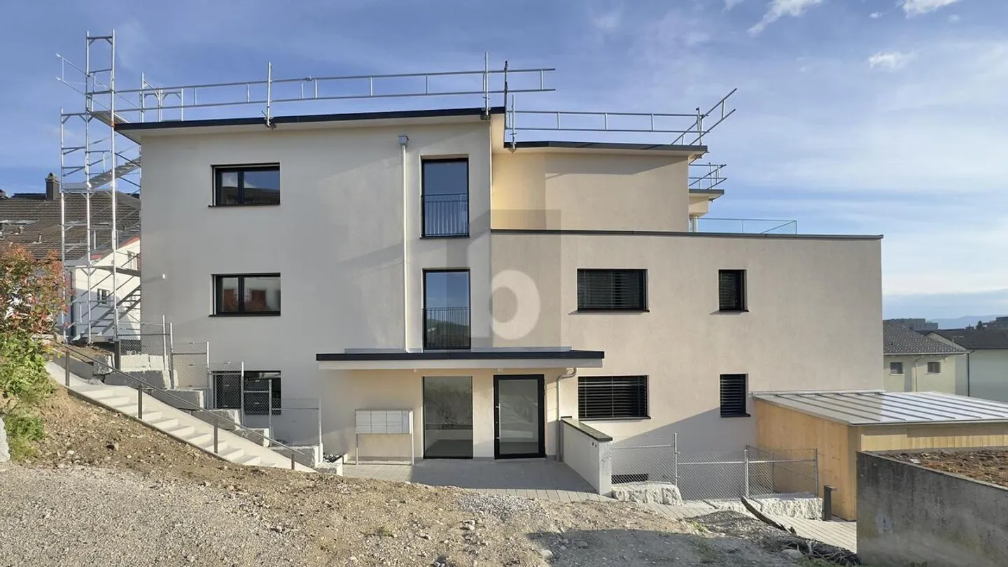 MODERN NEW BUILD IN A CENTRAL LOCATION - Photo 1 of 6