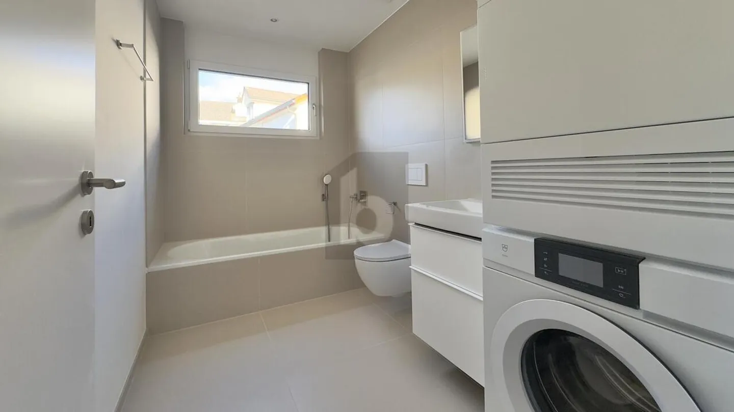 MODERN NEW BUILD IN A CENTRAL LOCATION - Photo 5 of 6