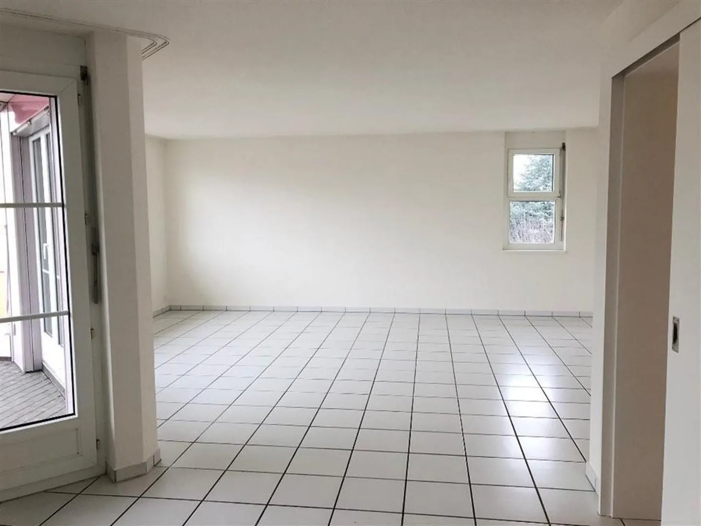 Appartamento luminoso in un'area residenziale ben tenuta - Foto 2 di 10