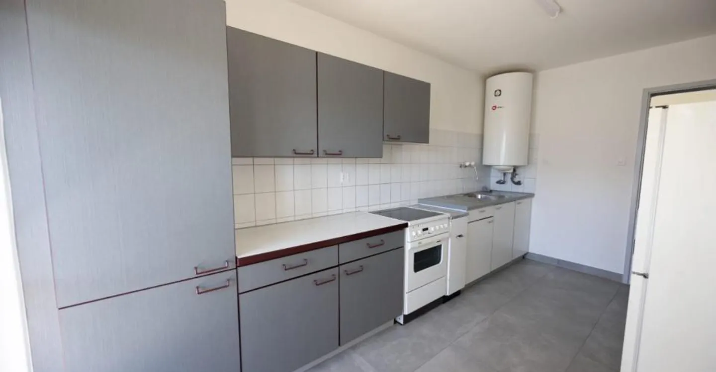 3,5-Zimmer-Wohnung im 4. Stock mit Aufzug - Foto 1 von 17