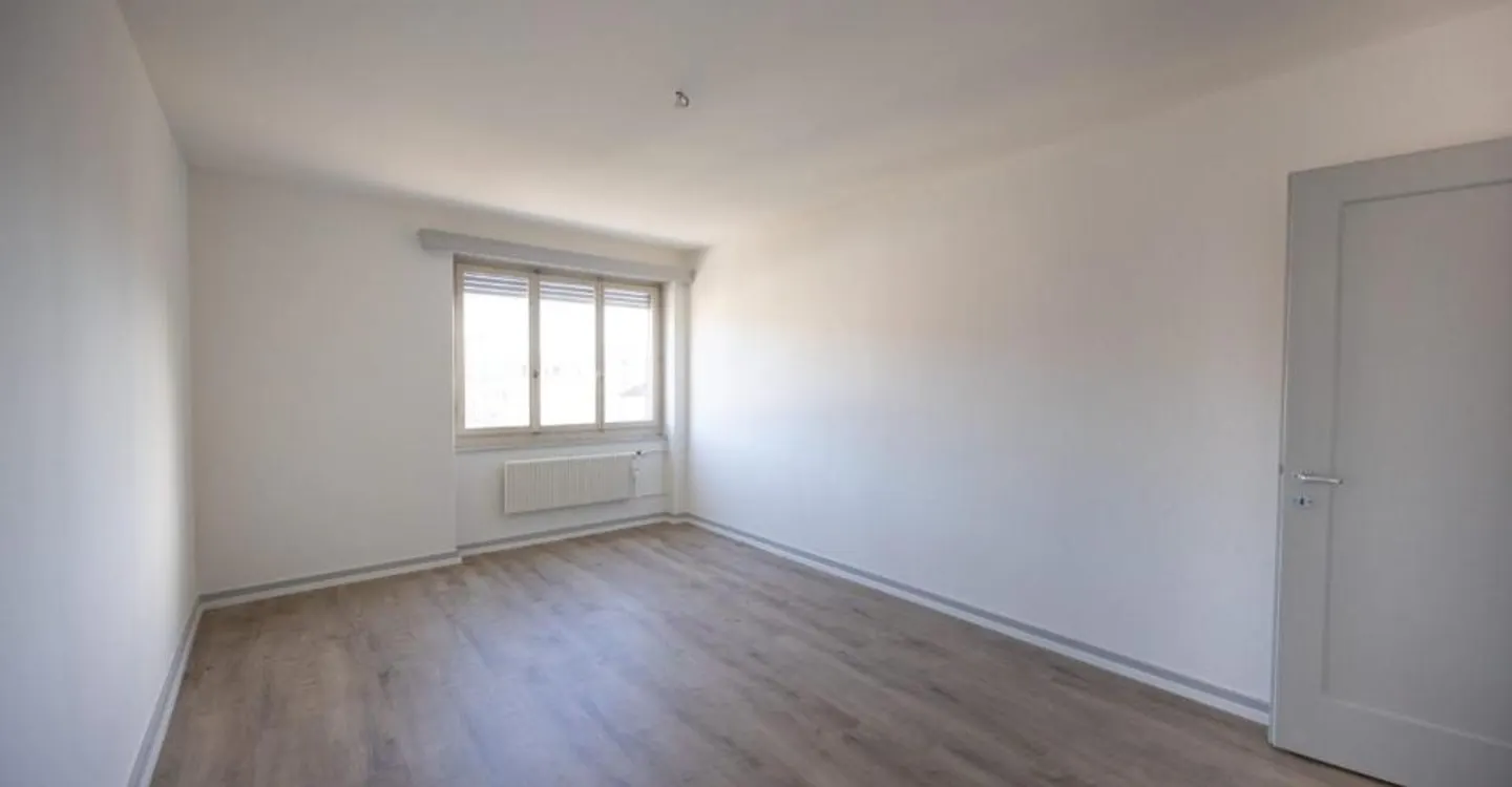 3,5-Zimmer-Wohnung im 4. Stock mit Aufzug - Foto 5 von 17