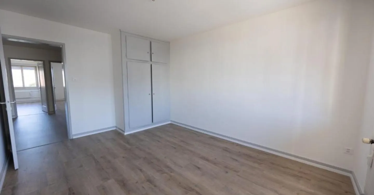 3,5-Zimmer-Wohnung im 4. Stock mit Aufzug - Foto 14 von 17
