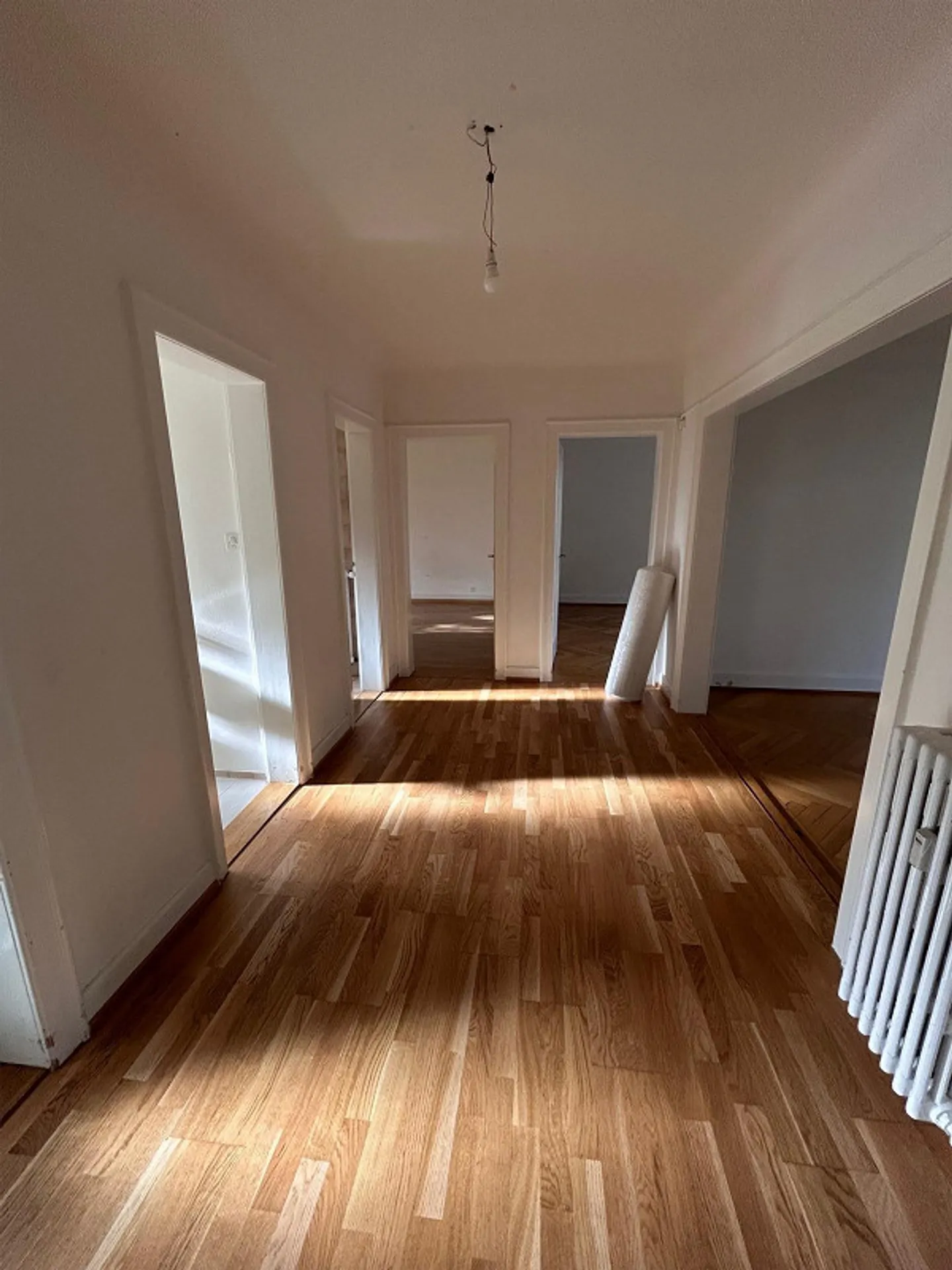 Helle Wohnung mit Balkon und eigenem Garten - Foto 2 von 15