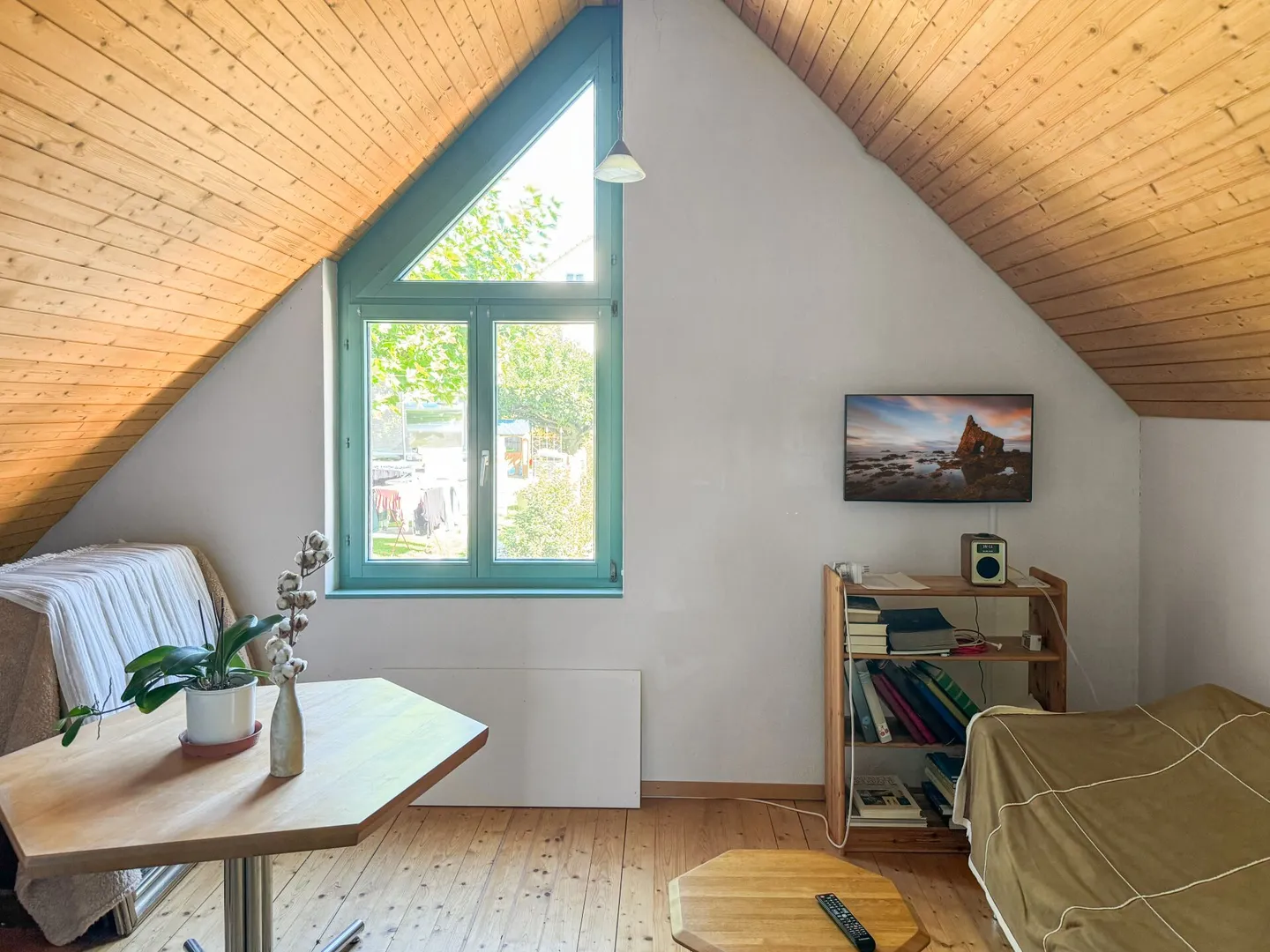 Freihstehendes Einfamilienhaus an sonniger Südhanglage mit naturnahem Garten - Foto 7 von 12