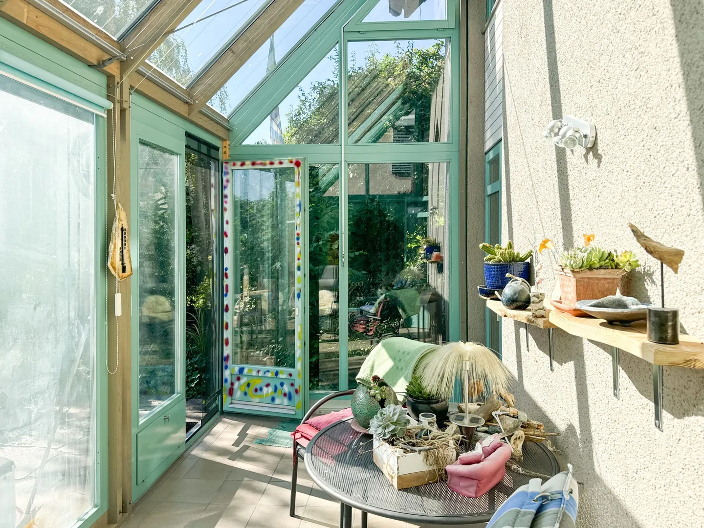 Freihstehendes Einfamilienhaus an sonniger Südhanglage mit naturnahem Garten - Foto 9 von 12