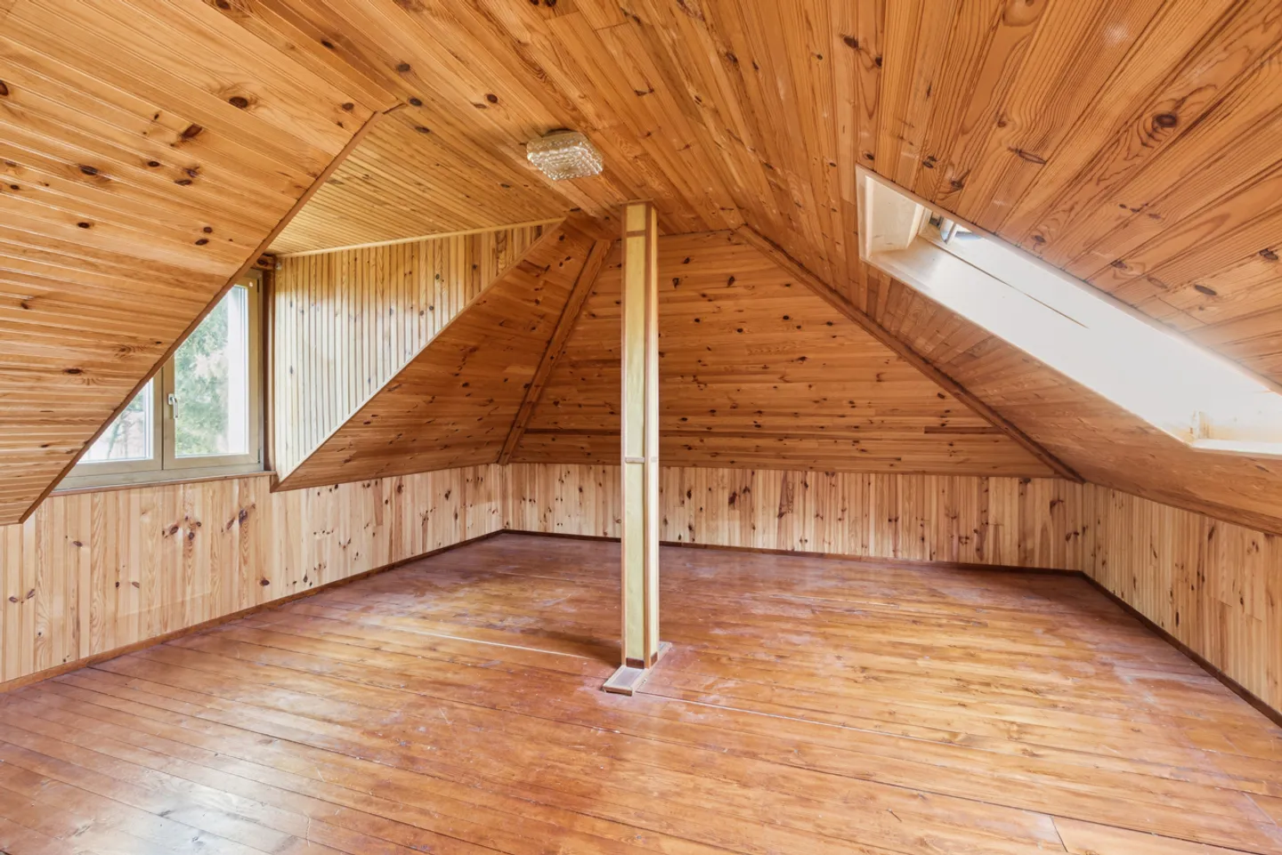 Spacious Family Home in Lausanne - Photo 12 of 15