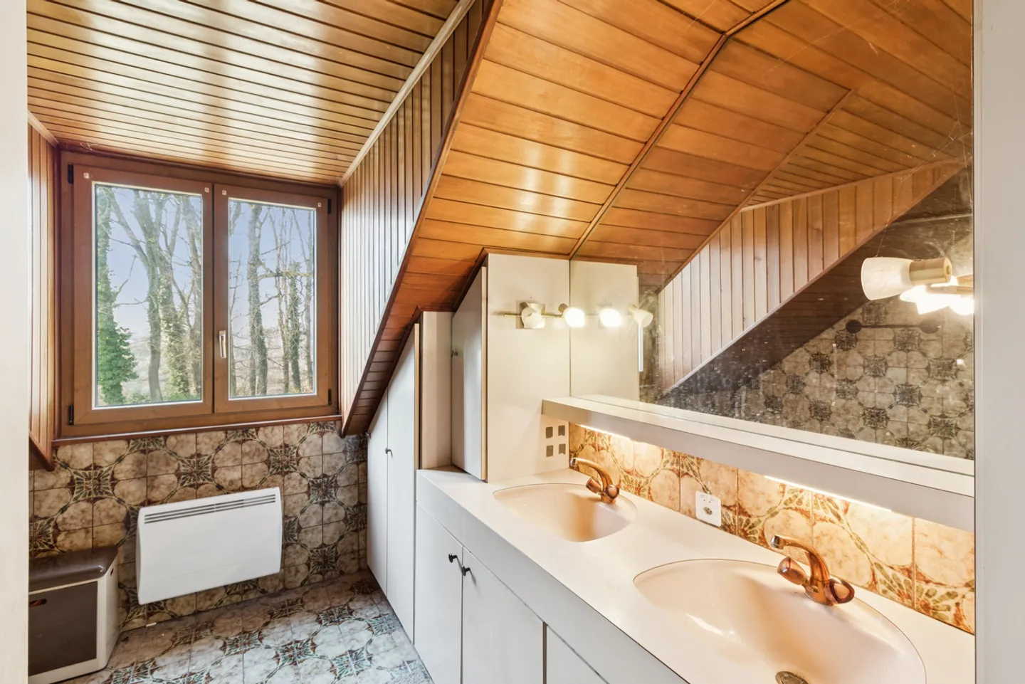 Spacious Family Home in Lausanne - Photo 13 of 15