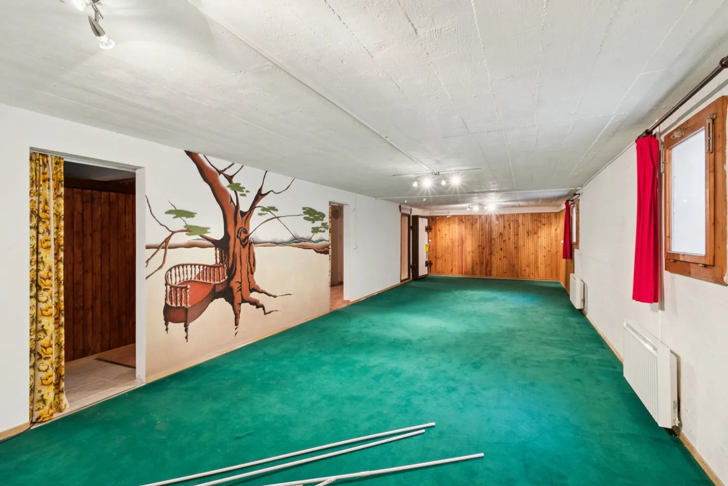 Spacious Family Home in Lausanne - Photo 14 of 15