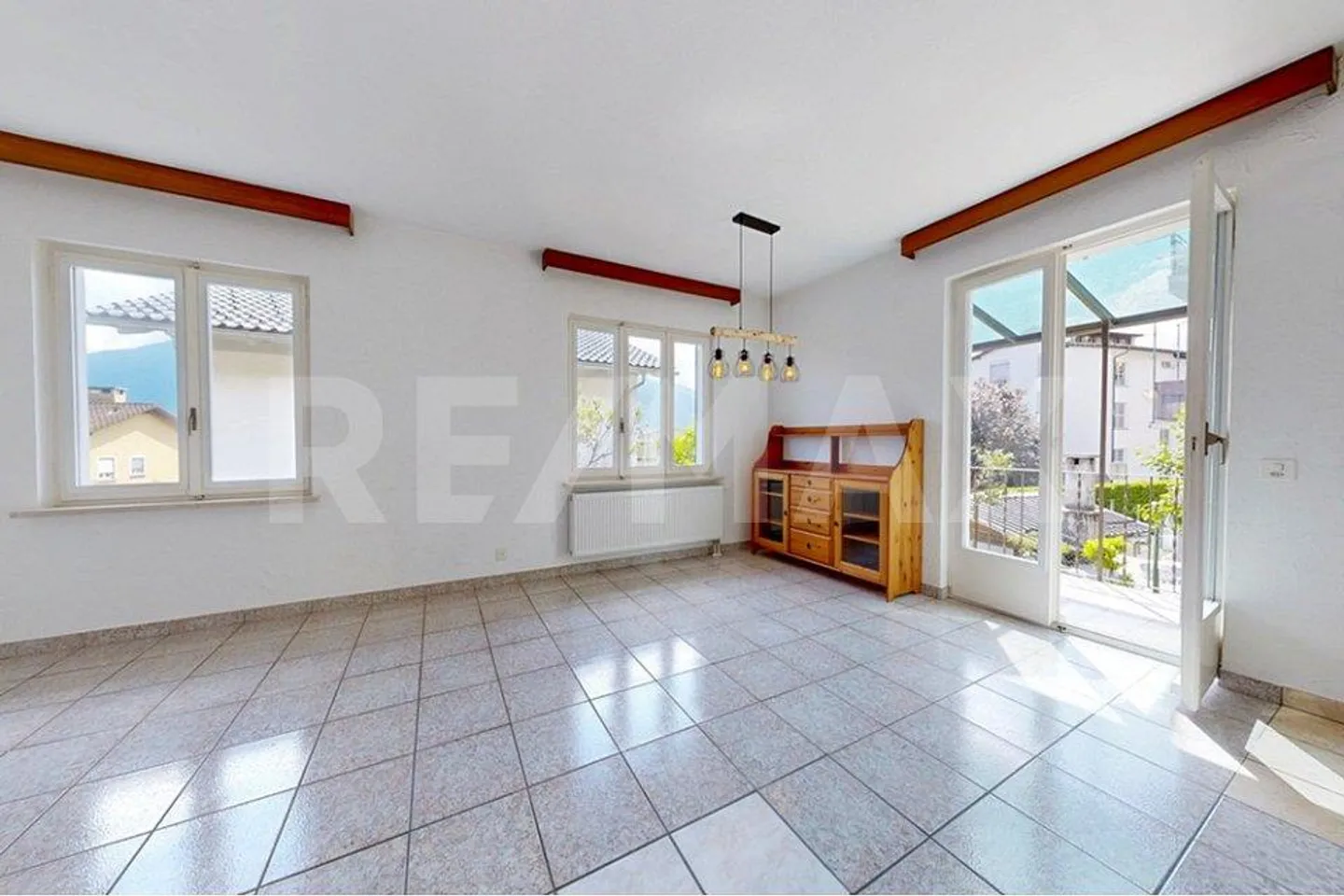 House with potential and charm - Photo 4 of 13