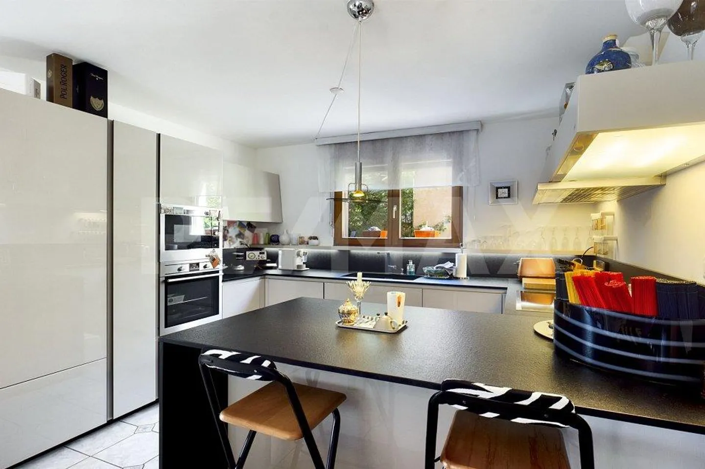 Beautiful 5-Room Villa with Unobstructed View - Photo 7 of 13