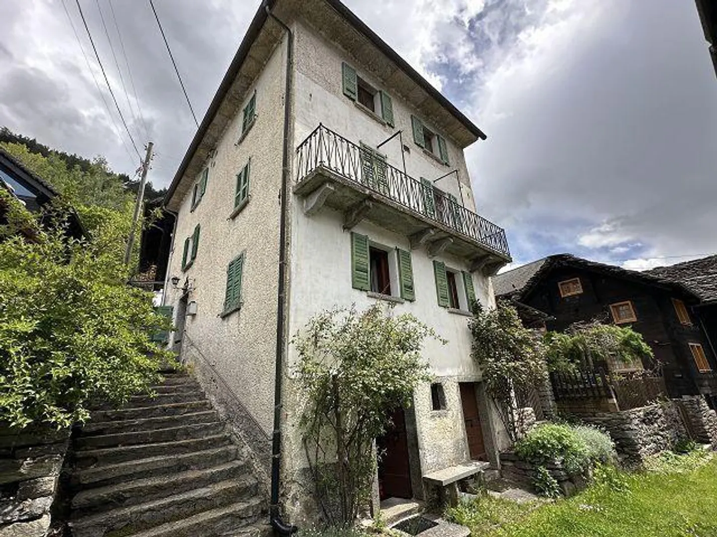 Maison de 3 familles dans un emplacement très calme et ensoleillé avec vue / maison de 3 ... - Photo 1 sur 34
