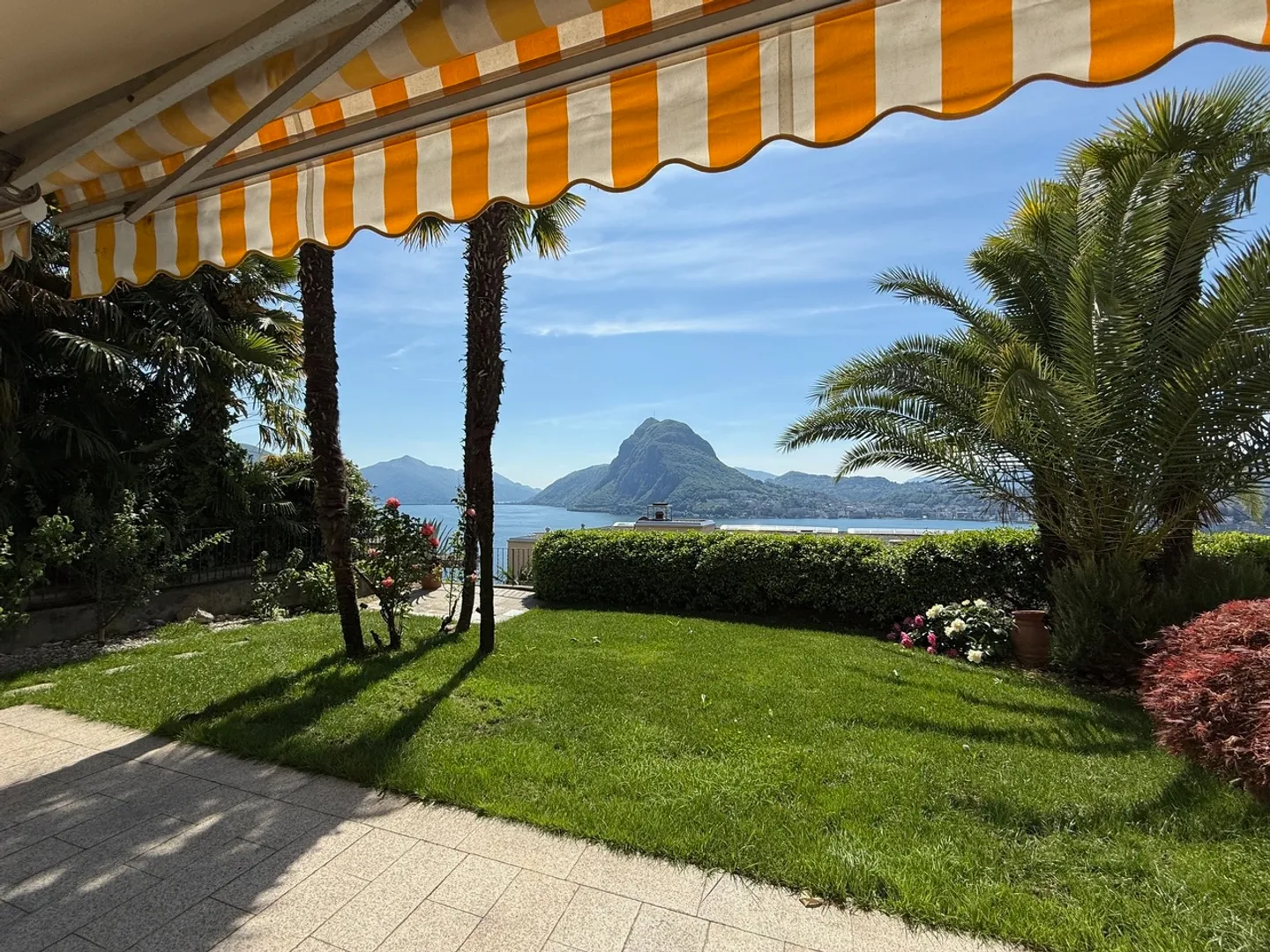 APPARTEMENT MAGNIFIQUE AVEC JARDIN BIEN ENTRETIEN ET VUE SUR LE LAC - Photo 1 sur 9