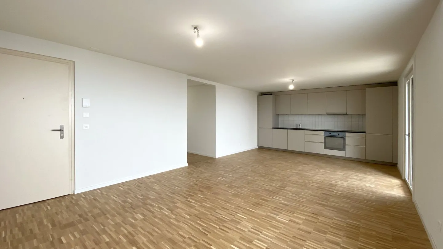 Ampio appartamento 2.5 con balcone e vista lago - Foto 3 di 10