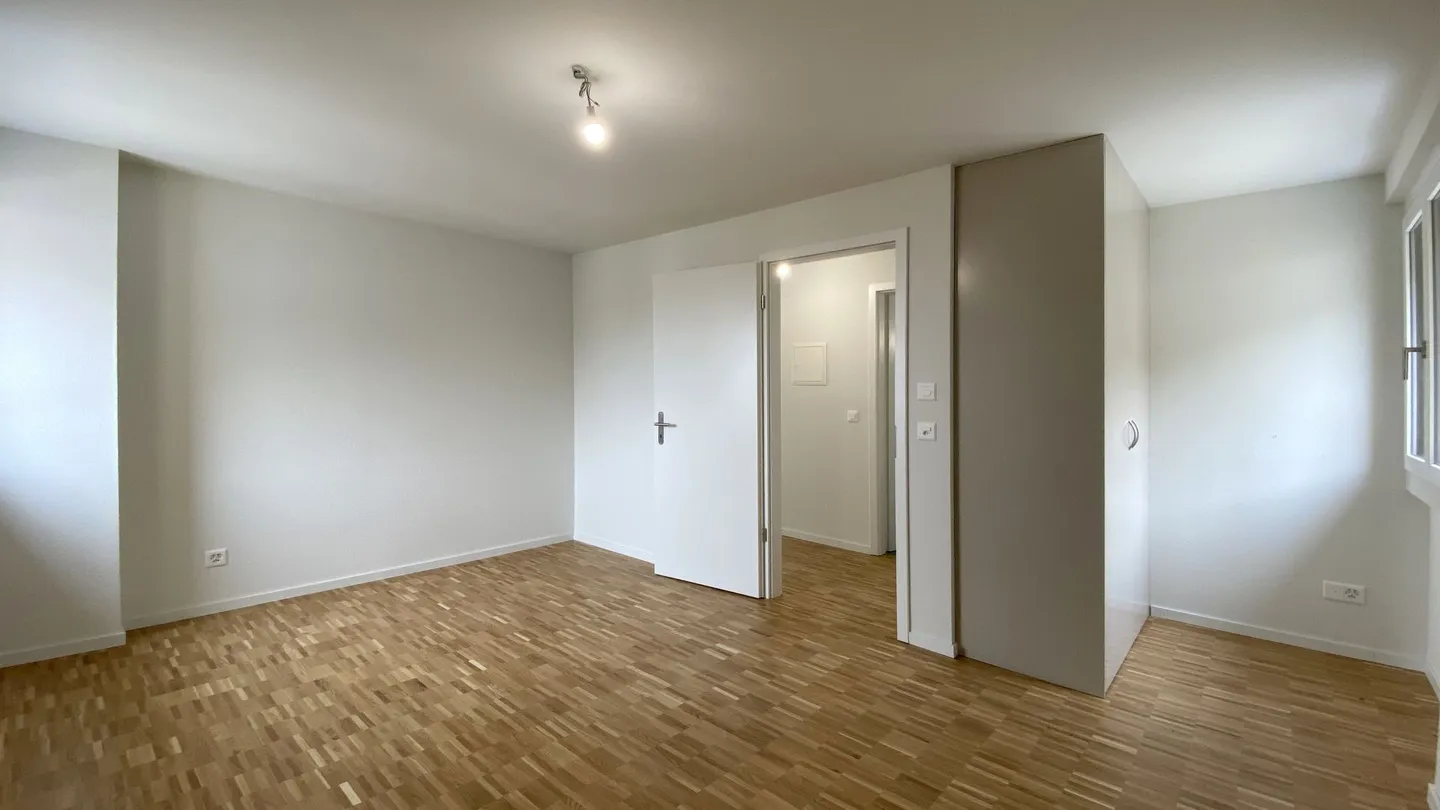 Ampio appartamento 2.5 con balcone e vista lago - Foto 7 di 10