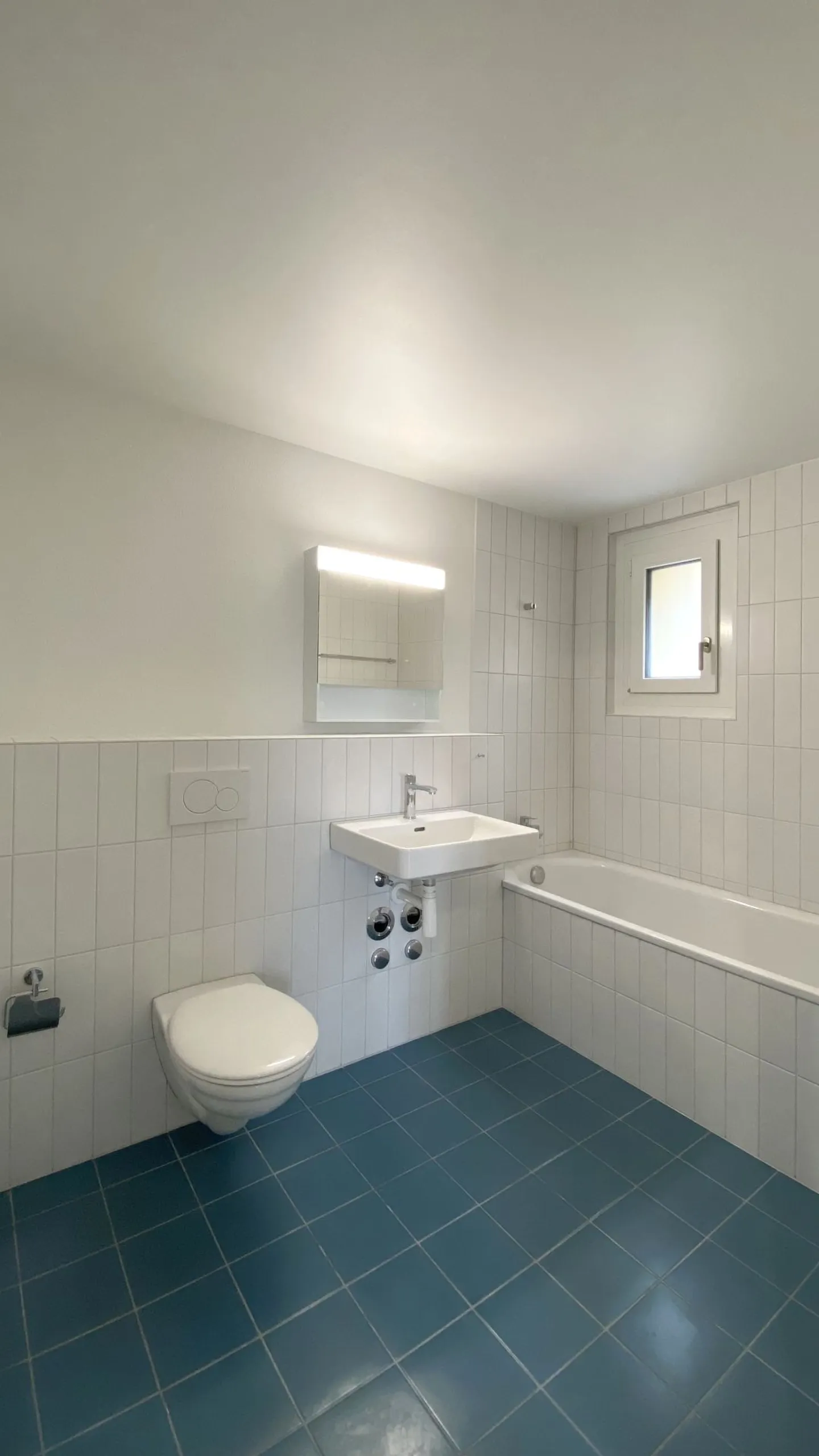 Ampio appartamento 2.5 con balcone e vista lago - Foto 9 di 10