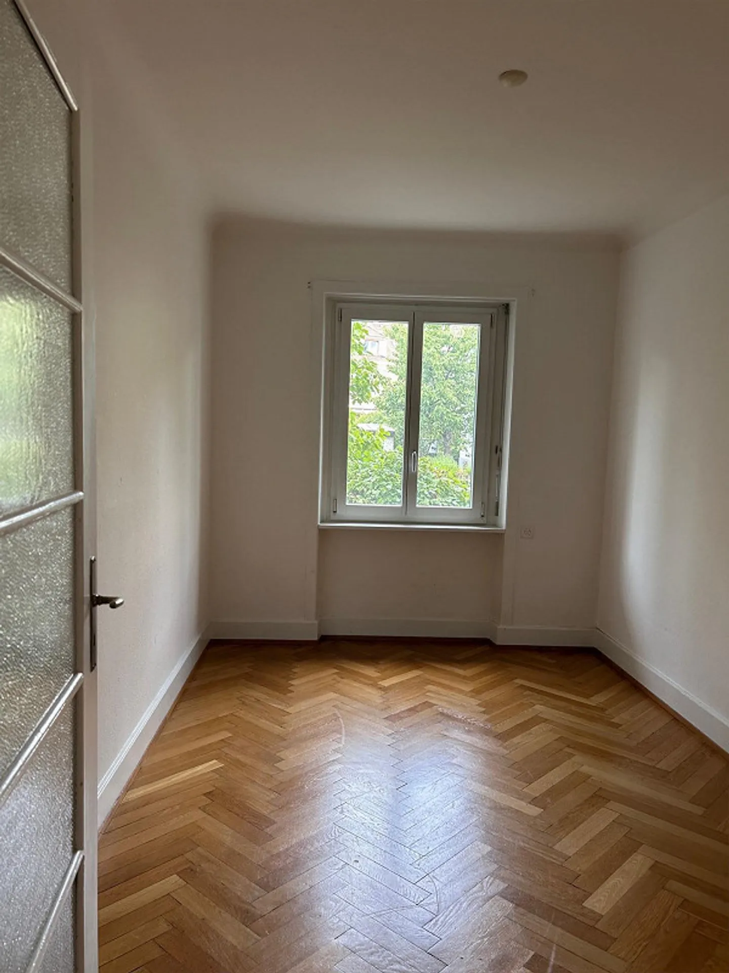 Helle Wohnung mit Balkon und eigenem Garten - Foto 4 von 15