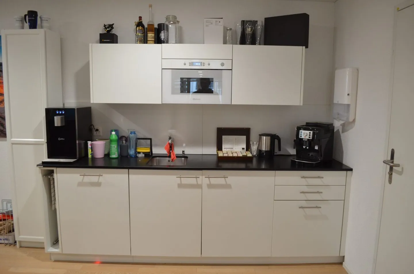 Modernes Büro mit Annehmlichkeiten - Foto 5 von 9