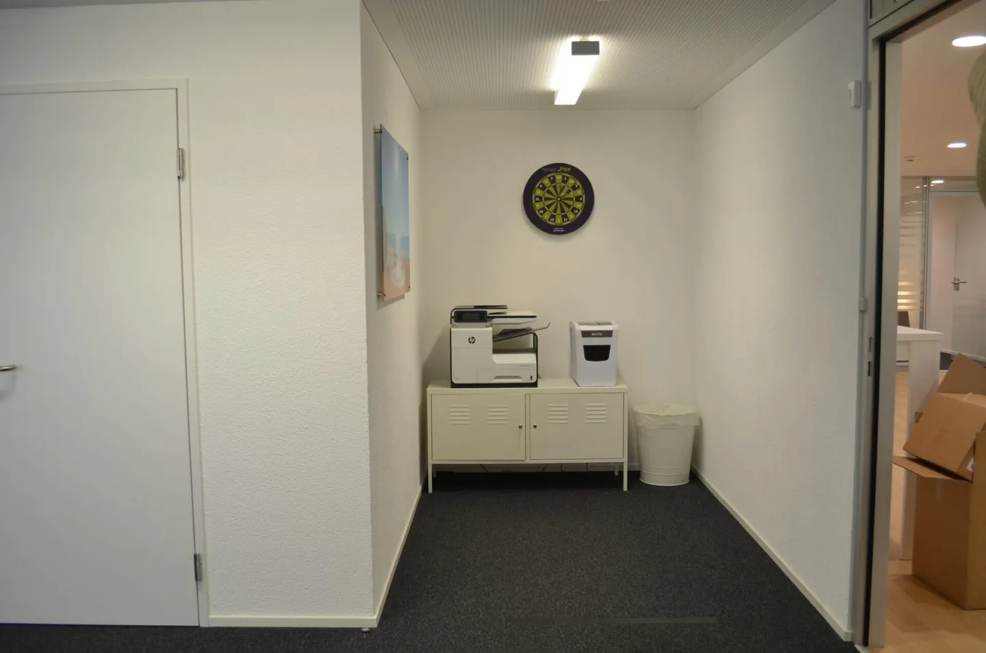 Modernes Büro mit Annehmlichkeiten - Foto 7 von 9