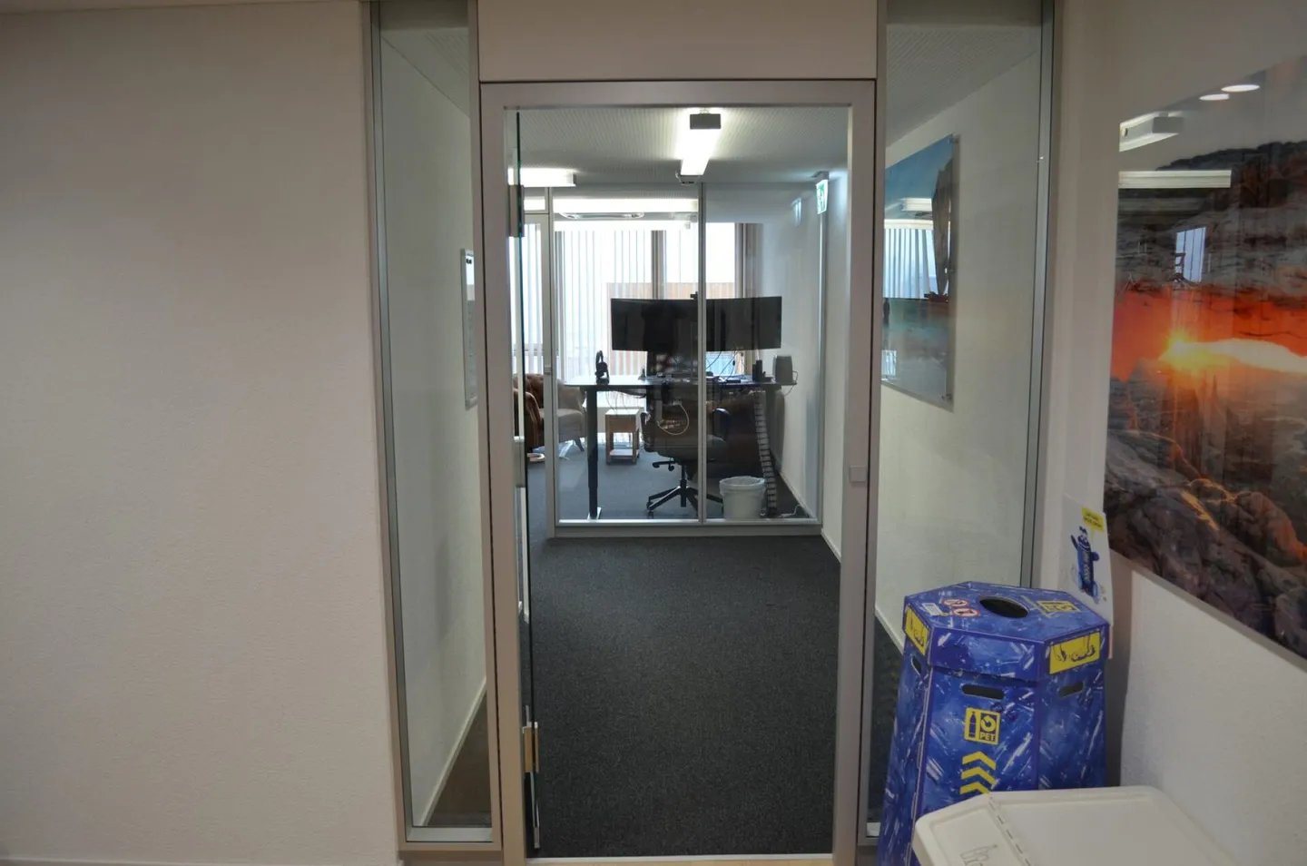 Modernes Büro mit Annehmlichkeiten - Foto 8 von 9