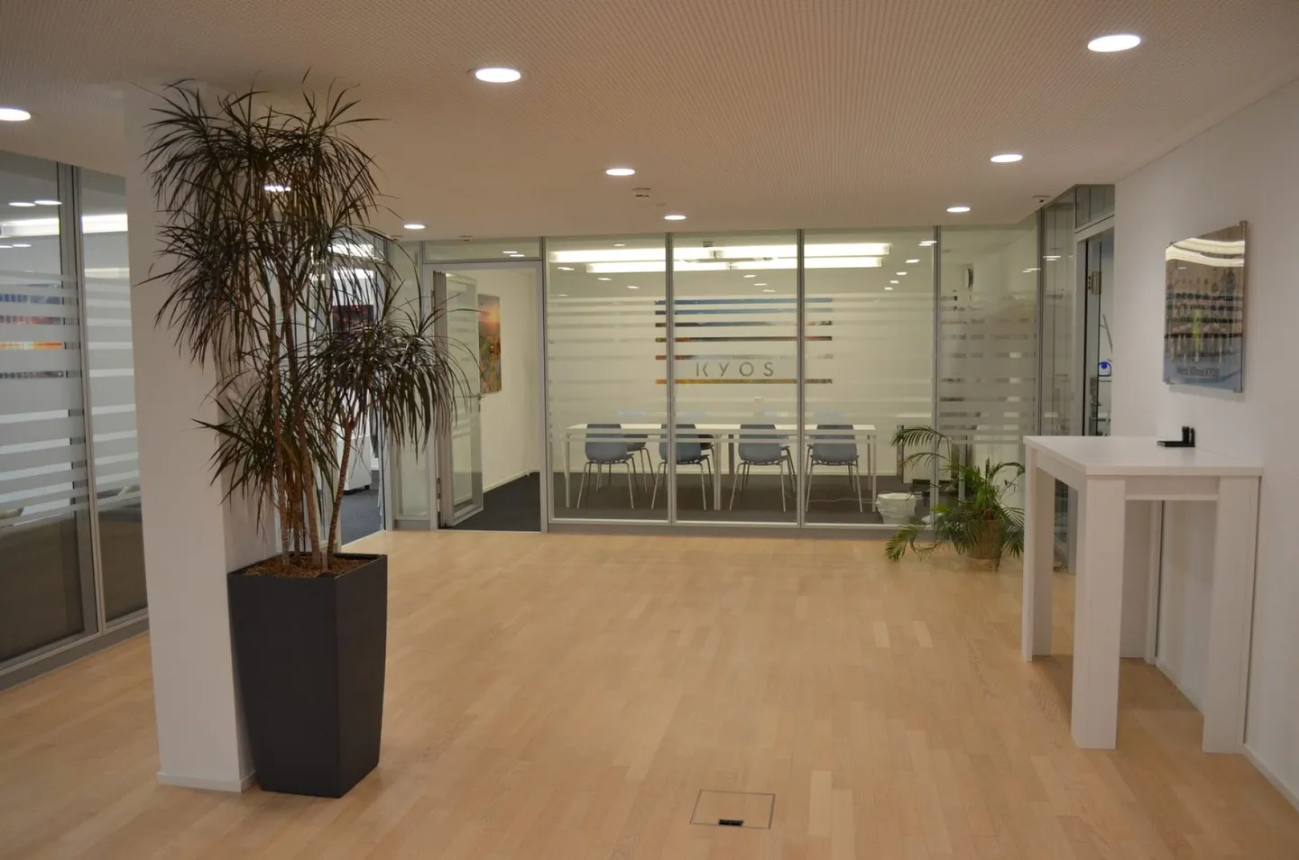 Modernes Büro mit Annehmlichkeiten - Foto 1 von 9