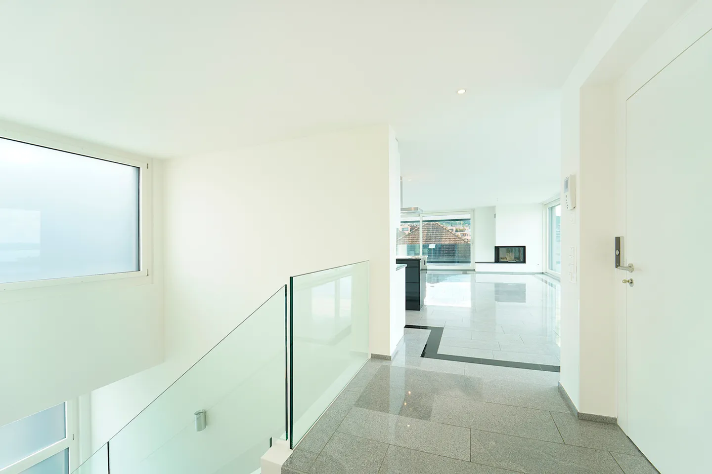 Appartement de luxe en attique avec vue sur le lac - Photo 4 sur 11