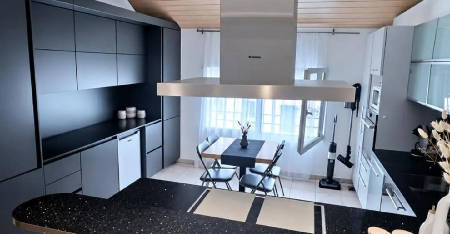 Yield building consisting of 3 apartments Rare on the market - Photo 3 of 10