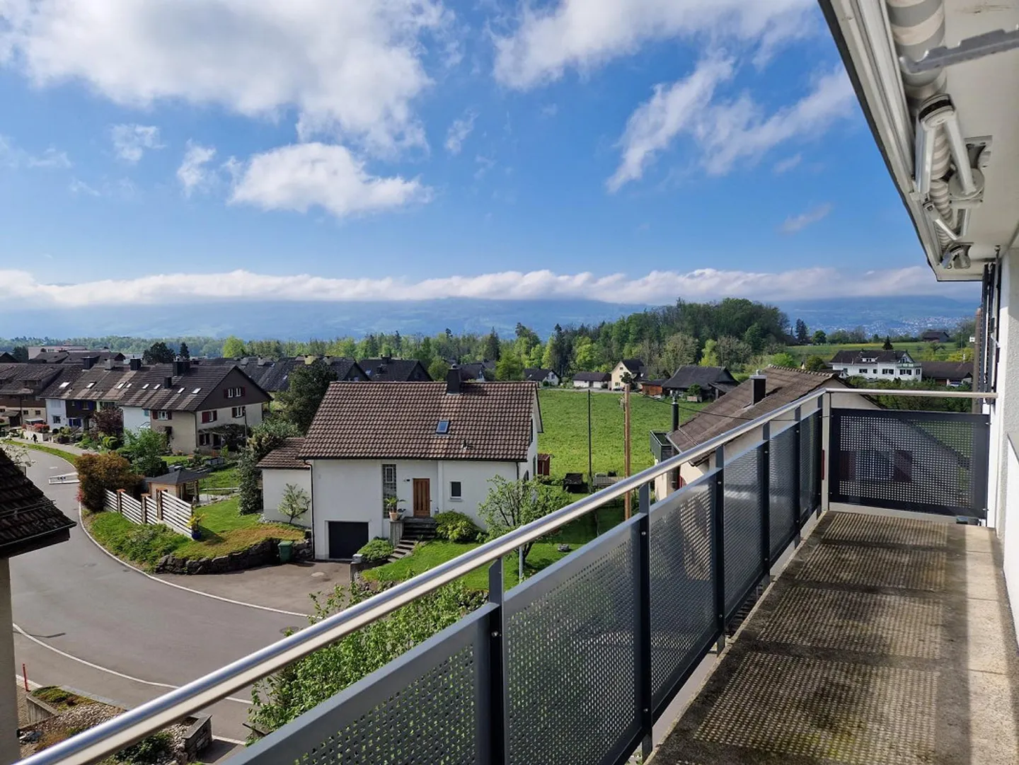 Belle appartement de 3 pièces avec vue dégagée - Photo 2 sur 7